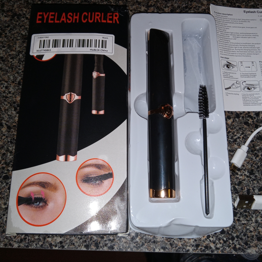 Black and Gold Eyelash Curler
